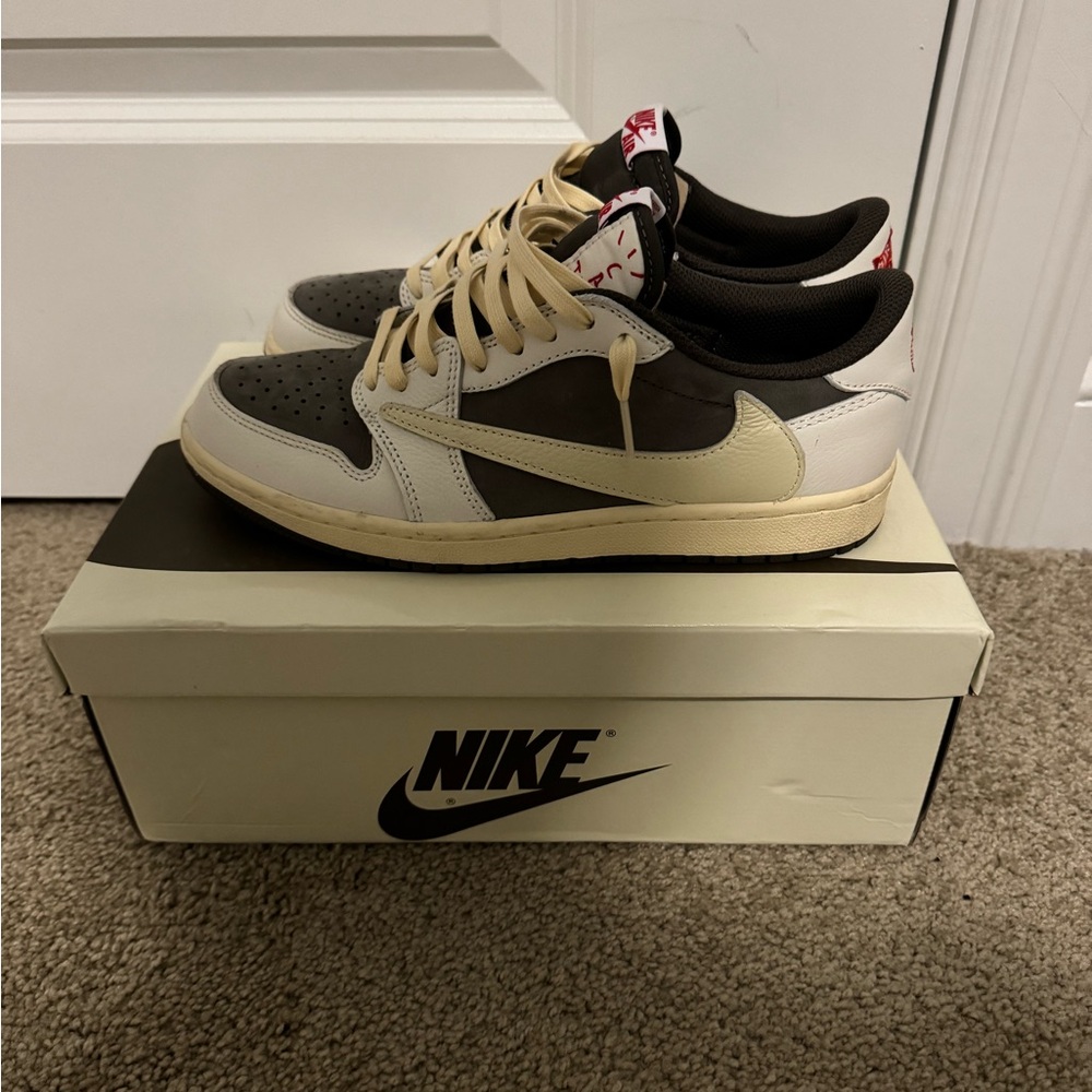 Nike Men's Black and Cream Sneakers